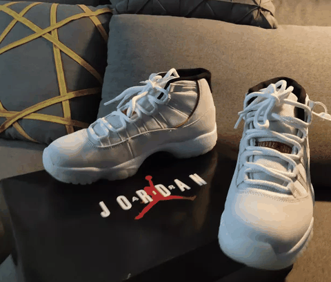 更有质感 鞋款的基本样式没有改变潮牌品牌 AJ11帆白大魔王上脚好看吗 上脚感觉还可以（AJ11帆白大魔王开箱测评 AJ11帆白大魔王实物欣赏）