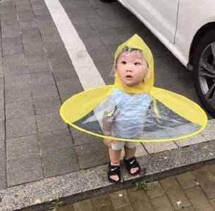 这款《雨伞帽》潮牌品牌英文是Raincoat Umbrella（小朋友避孕套雨衣是哪一款 祖国的花朵套套雨衣到哪买）