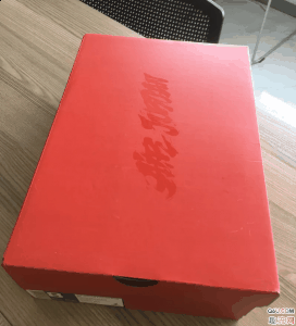  AJ4刺青涂鸦曝光之后潮牌信息就一直受到很大的关注（AJ4刺青涂鸦开箱测评 AJ4 Tattoo实物细节赏析）