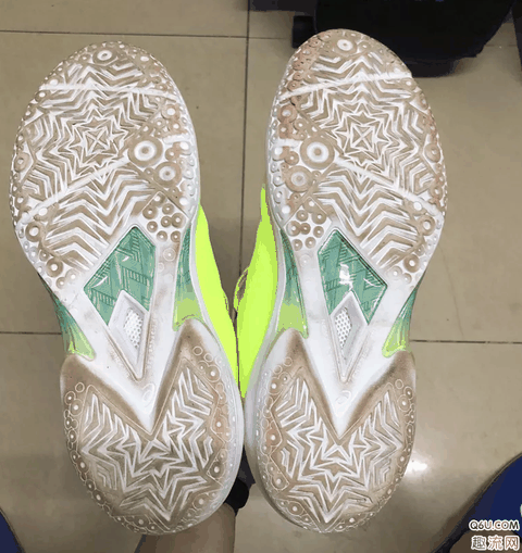 亚瑟士Gel Burst 22篮球鞋实战怎么样 亚瑟士Burst 22和Hoop v9哪个好