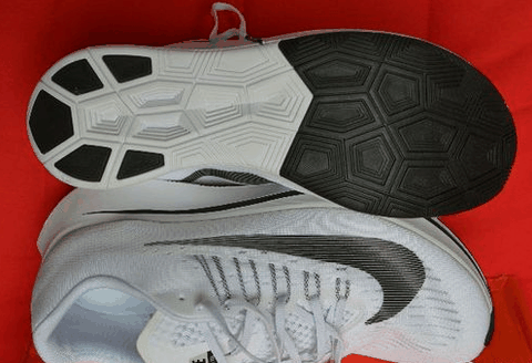第一感觉是增高潮牌品牌效果明显 俯视图（Nike Zoom FLY静态开箱 Nike Zoom FLY上脚感受）