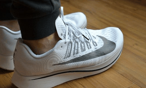 第一感觉是增高潮牌品牌效果明显 俯视图（Nike Zoom FLY静态开箱 Nike Zoom FLY上脚感受）