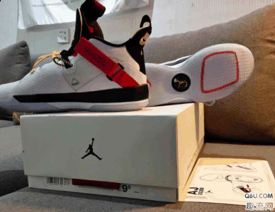 鞋舌上的潮牌乔丹logo（AJ33黑白静态开箱 AJ33黑白实物欣赏）