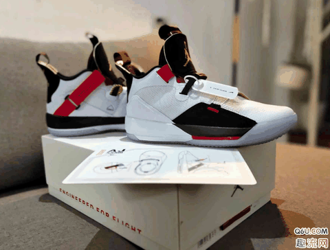鞋舌上的潮牌乔丹logo（AJ33黑白静态开箱 AJ33黑白实物欣赏）