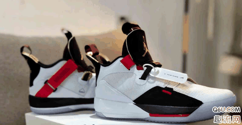 鞋舌上的潮牌乔丹logo（AJ33黑白静态开箱 AJ33黑白实物欣赏）