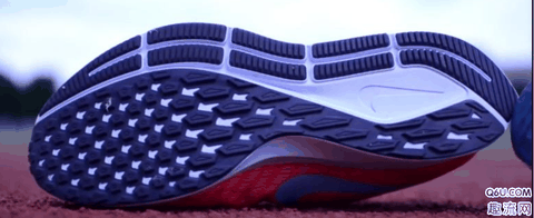 耐克Pegasus 35和react flyknit哪个好 Nike Pegasus 35和epic react flyknit对比测评