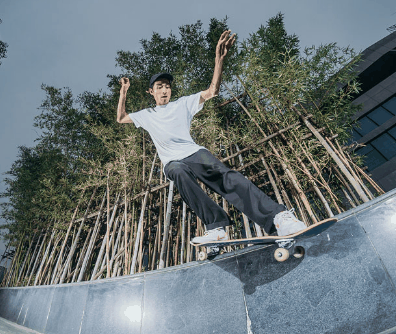  Nike SB一直力潮牌汇潮牌网至于滑板多年（Nike SB x FLY 限量联名款实物欣赏 Nike SBx FLY 限量联名款上脚好看吗）