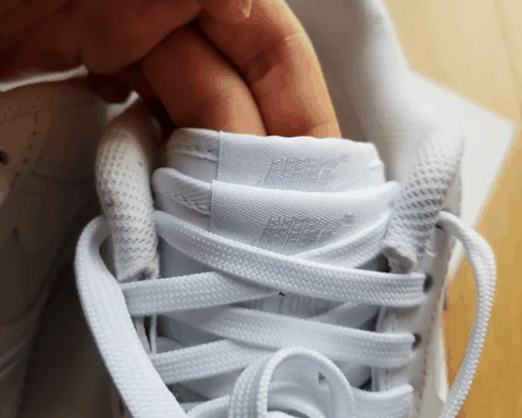 设计改变很多 鞋潮牌品牌舌采用了双鞋舌垫（Af1 john Elliott开箱测评 Af1 john Elliott细节欣赏）