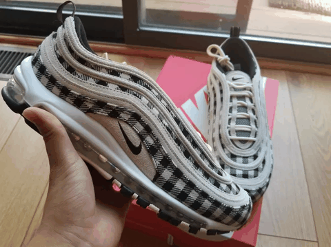 我们一起去潮牌商城了解下吧（Airmax 97巴宝莉开箱 Airmax 97巴宝莉上脚好看吗）