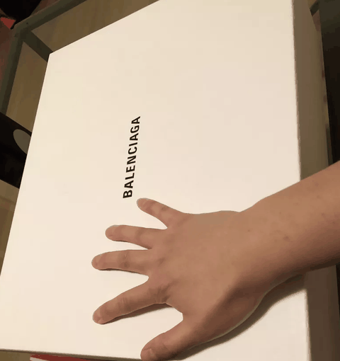  巴黎世家算是一潮牌汇潮牌网个奢侈的潮流品牌（Balenciaga Track Runner全黑开箱 Balenciaga Track Runner全黑实物欣赏）