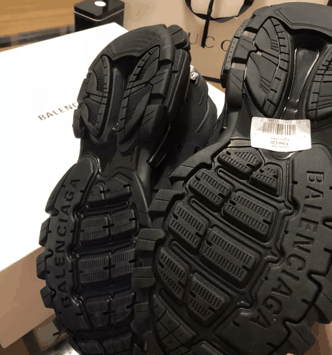  巴黎世家算是一潮牌汇潮牌网个奢侈的潮流品牌（Balenciaga Track Runner全黑开箱 Balenciaga Track Runner全黑实物欣赏）