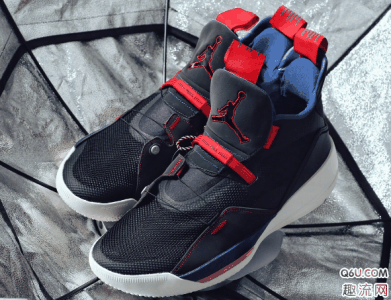 可实现全方位快速回弹潮牌品牌 中足锁定系统搭配动态Flywire飞线（AJ33和欧文5哪个好 AJ33和欧文5配置对比测评）