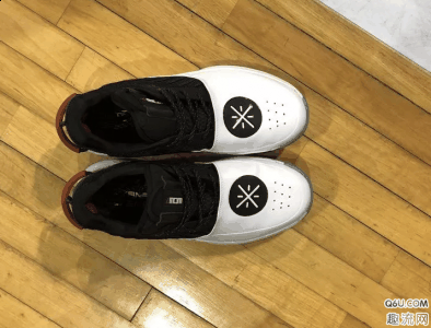 长时间穿着后潮牌汇潮牌网不会产生褶皱（李宁韦德之道7鞋面是什么材质 韦德之道7鞋面会皱吗）