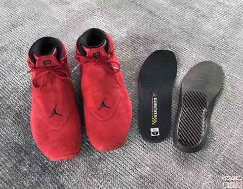 AJ18和喷泡的脚感哪个更好 AJ18和喷泡对比评测