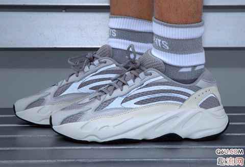 椰子700 v2 Static上脚好看吗 Yeezy 700 V2 Static上脚图赏析