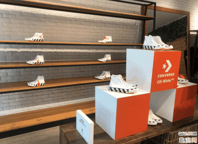 那么这双OW联名converse 2.0白色实物图好看吗？OW联名converse 2.0上脚好看吗？O潮牌资讯W联名converse 2.0白色怎么清洗呢？下面就和趣流网的小编一起来看一下关于OW X Converse Chuck Taylor 1970S 2.0开箱测评（OW联名converse 2.0开箱测评 OW联名converse 2.0上脚好看吗）