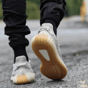 Yeezy 350 V2芝麻色上脚好看潮牌汇潮牌网吗 Yeezy 350 V2芝麻上脚图赏析（Yeezy 350 V2芝麻色上脚好看吗 Yeezy 350 V2芝麻上脚图赏析）