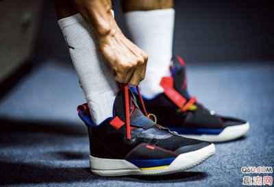 而 Air Jordan 33 的前掌超大 潮牌Zoom 气垫搭配后掌六边形超厚 Zoom 气垫（实战测评Air Jordan 33上脚舒适吗 Air Jordan 33实战表现如何）
