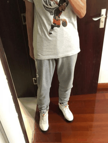 银色加上蓝色的飞潮牌商城人logo总感觉有些low气（AJ5国际航班深度鉴赏 AJ5国际航班上脚图欣赏）