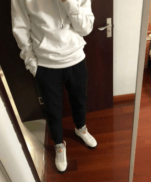 银色加上蓝色的飞潮牌商城人logo总感觉有些low气（AJ5国际航班深度鉴赏 AJ5国际航班上脚图欣赏）