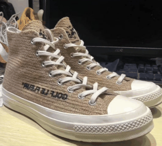 采用了棕色花潮牌信息呢面料制成（Golf Le Fleur x CONVERSE 1970s什么时候发售 Golf Le Fleur x CONVERSE 1970s实物欣赏）