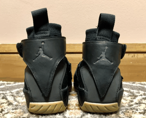 脚感不赖 鞋款潮牌以黑色为主打（Air Jordan 20 Flyknit静态开箱 Air Jordan 20 Flyknit 实物欣赏）