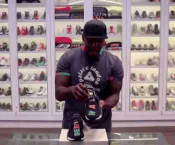  阿迪旗下一双亲友限潮牌汇潮牌网店定的鞋款Pharrell HUMAN RACE NMD（菲董联名 RACE NMD 开箱 菲董 联名 RACE NMD 实物欣赏）