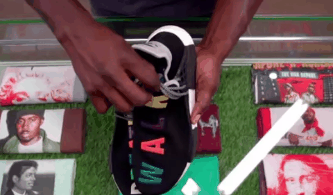  阿迪旗下一双亲友限潮牌汇潮牌网店定的鞋款Pharrell HUMAN RACE NMD（菲董联名 RACE NMD 开箱 菲董 联名 RACE NMD 实物欣赏）