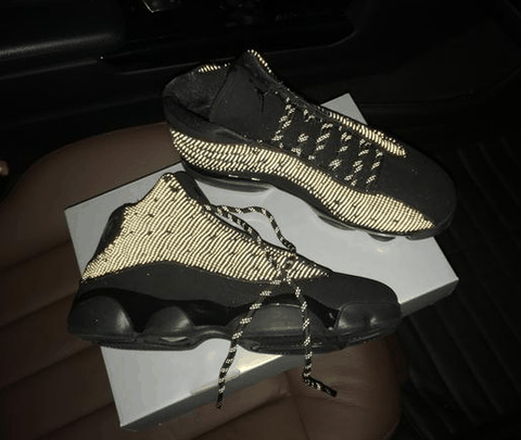 进一步提升鞋子的透气性潮牌 同时尼龙网布进行了反光处理（Air Jordan 13黑猫实物欣赏 Air Jordan 13黑猫脚感怎么样）