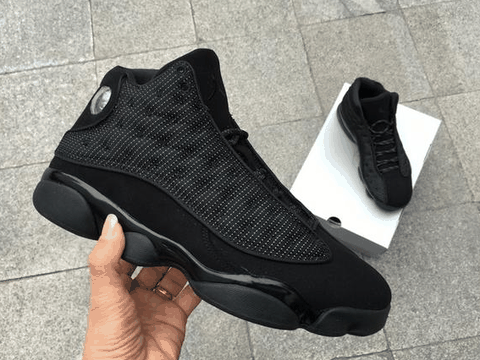 进一步提升鞋子的透气性潮牌 同时尼龙网布进行了反光处理（Air Jordan 13黑猫实物欣赏 Air Jordan 13黑猫脚感怎么样）