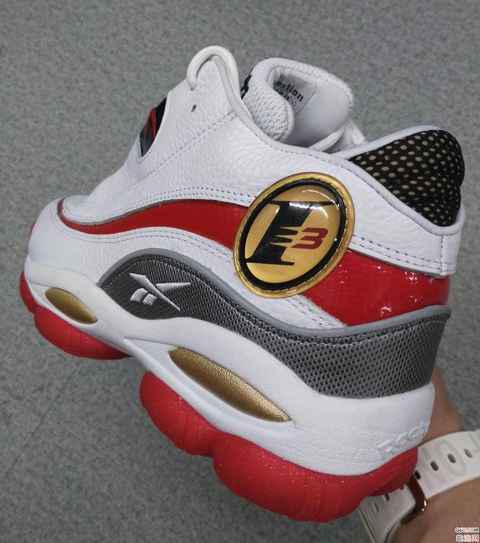 不过值得潮牌品牌高兴的是（艾弗森1代白红配色复刻实物欣赏 Reebok Answer 1 OG发售了吗）