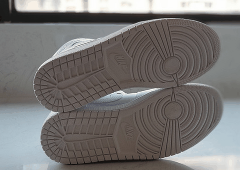 AJ1 mid 纯白开箱测评潮牌信息 AJ1 mid 纯白实物欣赏（AJ1 mid 纯白开箱测评 AJ1 mid 纯白实物欣赏）