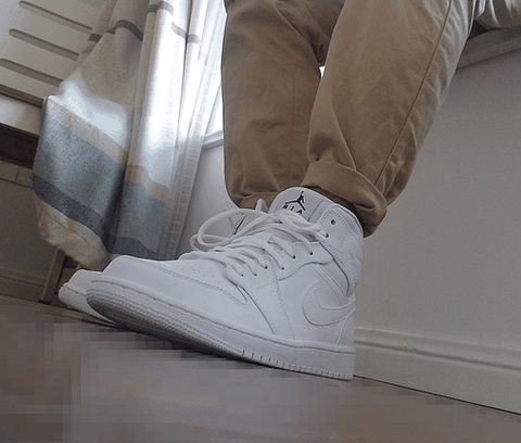 AJ1 mid 纯白开箱测评潮牌信息 AJ1 mid 纯白实物欣赏（AJ1 mid 纯白开箱测评 AJ1 mid 纯白实物欣赏）