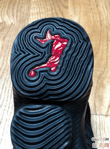  稳定性：这次的battle 潮牌汇潮牌网店knit 2.0支撑性比上一代高了不少（lbj16耐磨吗 lbj16黑红实战测评）