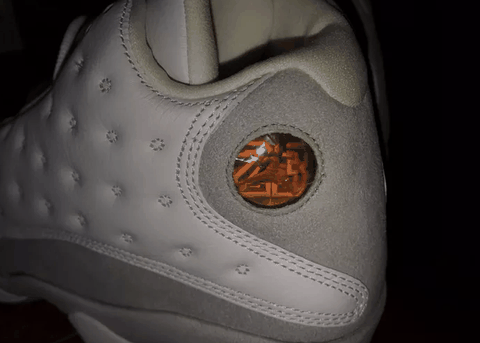是一双值得潮牌商城入手的鞋款 （AIR JORDAN 13白北卡实物欣赏 AIR JORDAN 13 白北卡细节欣赏）