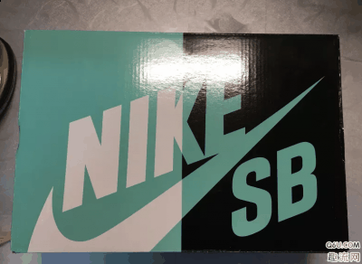毕竟搭配的不好就显不出它的美 Humidity x Nike S潮牌品牌B Dunk High金属黄铜联名会涨价么 Humidity x Nike SB Dunk High发售价为969 元（SB Dunk联名Humidity金属黄铜开箱测评 Humidity x Nike SB Dunk High上脚图赏析）