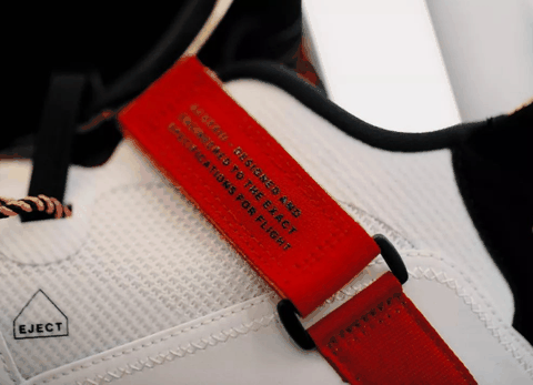 以保证锁定系统的超强耐用 AJ33脚潮牌品牌感怎么样 Air Jordan 33的大底脚感同样颇具特色（AJ33如何通过FastFit穿脱 AJ33脚感怎么样）