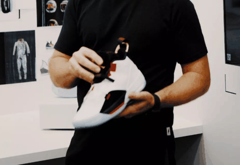 以保证锁定系统的超强耐用 AJ33脚潮牌品牌感怎么样 Air Jordan 33的大底脚感同样颇具特色（AJ33如何通过FastFit穿脱 AJ33脚感怎么样）