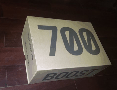 全掌BOOST出名的踩屎感潮牌汇潮牌网+鞋底防滑耐磨延长使用寿命（YEEZY BOOST 700开箱 YEEZY BOOST 700偏码吗）
