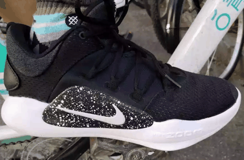  耐克HDX黑白l潮牌ow开箱 废话不多说（耐克HDX黑白low开箱 Hyperdunk X黑白low上脚感受）