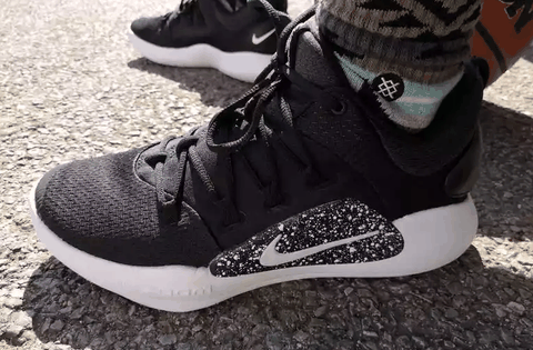  耐克HDX黑白l潮牌ow开箱 废话不多说（耐克HDX黑白low开箱 Hyperdunk X黑白low上脚感受）