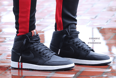 氯丁橡胶常被用来制作足球领域的装潮牌备 大巴黎配色取消了 Air Jordan 1 的标志性冲孔鞋面（Air Jordan 1大巴黎细节欣赏）