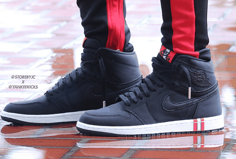 氯丁橡胶常被用来制作足球领域的装潮牌备 大巴黎配色取消了 Air Jordan 1 的标志性冲孔鞋面（Air Jordan 1大巴黎细节欣赏）