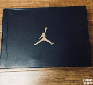 那么这双保罗11代乔治城配色实物图好看吗？CP3 11配置怎潮牌么样？下面就和趣流网的小编一起来看一下关于保罗11代乔治城配色开箱测评（保罗11代达拉斯牛仔队配色开箱测评 CP3 11配置怎么样）