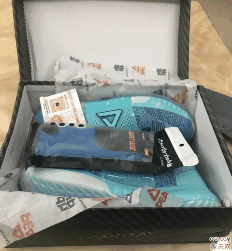 I can play 开箱第一眼就被颜值征服了 很像清新的一个配色潮牌汇潮牌网 再看一下细节 鞋底的纹路 霍华德3黄蜂上脚图赏析 说一下DH3黄蜂的上脚感受（匹克霍华德3代黄蜂开箱测评 HD3黄蜂上脚图赏析）