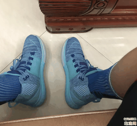 I can play 开箱第一眼就被颜值征服了 很像清新的一个配色潮牌汇潮牌网 再看一下细节 鞋底的纹路 霍华德3黄蜂上脚图赏析 说一下DH3黄蜂的上脚感受（匹克霍华德3代黄蜂开箱测评 HD3黄蜂上脚图赏析）