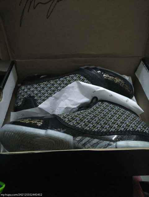 小编最近入手潮牌品牌的一双AJ23黑金（AJ23黑金开箱测评 AJ23黑金细节欣赏）