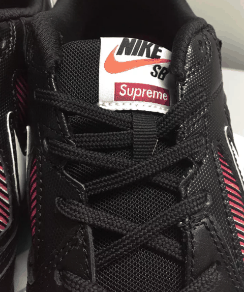 以及赠送了名片 就潮牌商城因为看着并不像足球鞋（supreme X nike SB足球鞋开箱 supreme X nike SB足球鞋实物欣赏）
