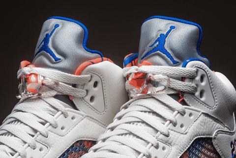感兴趣的朋友可要把握机会啦！ Air Jordan 5 “International Flight” 货号：136潮牌汇潮牌网027-148 发售日期：9 月 8 日 发售价格：¥1399 RMB AJ5 “International Flight”实物欣赏 采用柔和的米白色呈现鞋身（AJ5国际航班在哪买 AJ5 “International Flight”实物欣赏）