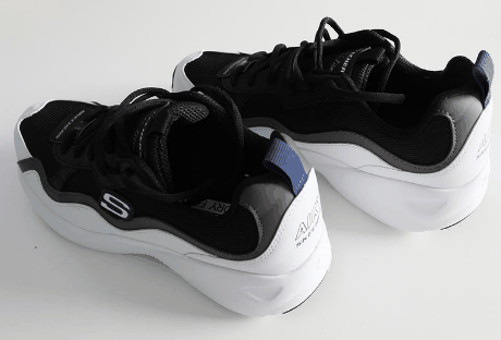 还有白灰和蓝潮牌灰两种配色（Skechers全新黑白开箱 斯凯奇全新黑白配置怎么样）